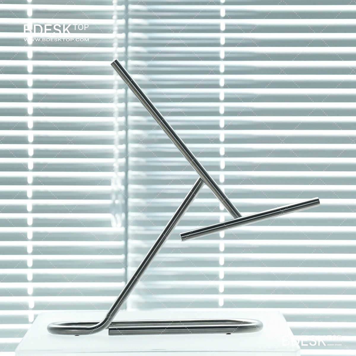 Bdesktop Perpetual Motion Home Decor Piece, High-End Creative Anti-Gravity Model