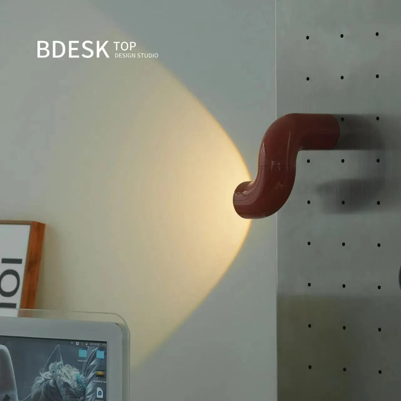 Bdesktop LED Transformable U-shaped Magnetic Absorption Lamp