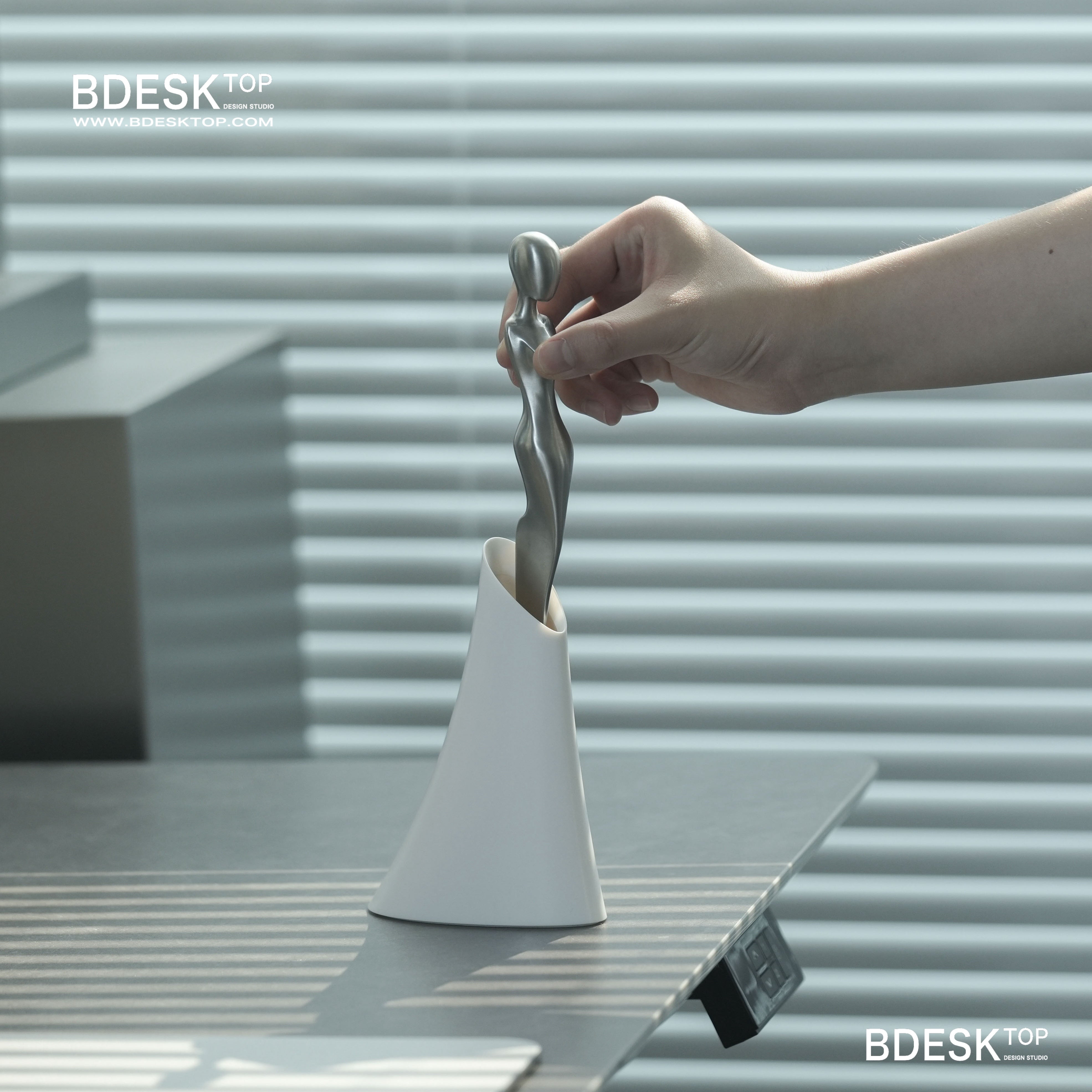 Bdesktop Arcta Blade 01 – Sculptural Fruit Knife with Stand, Artistic Peeler for Kitchen & Gifts