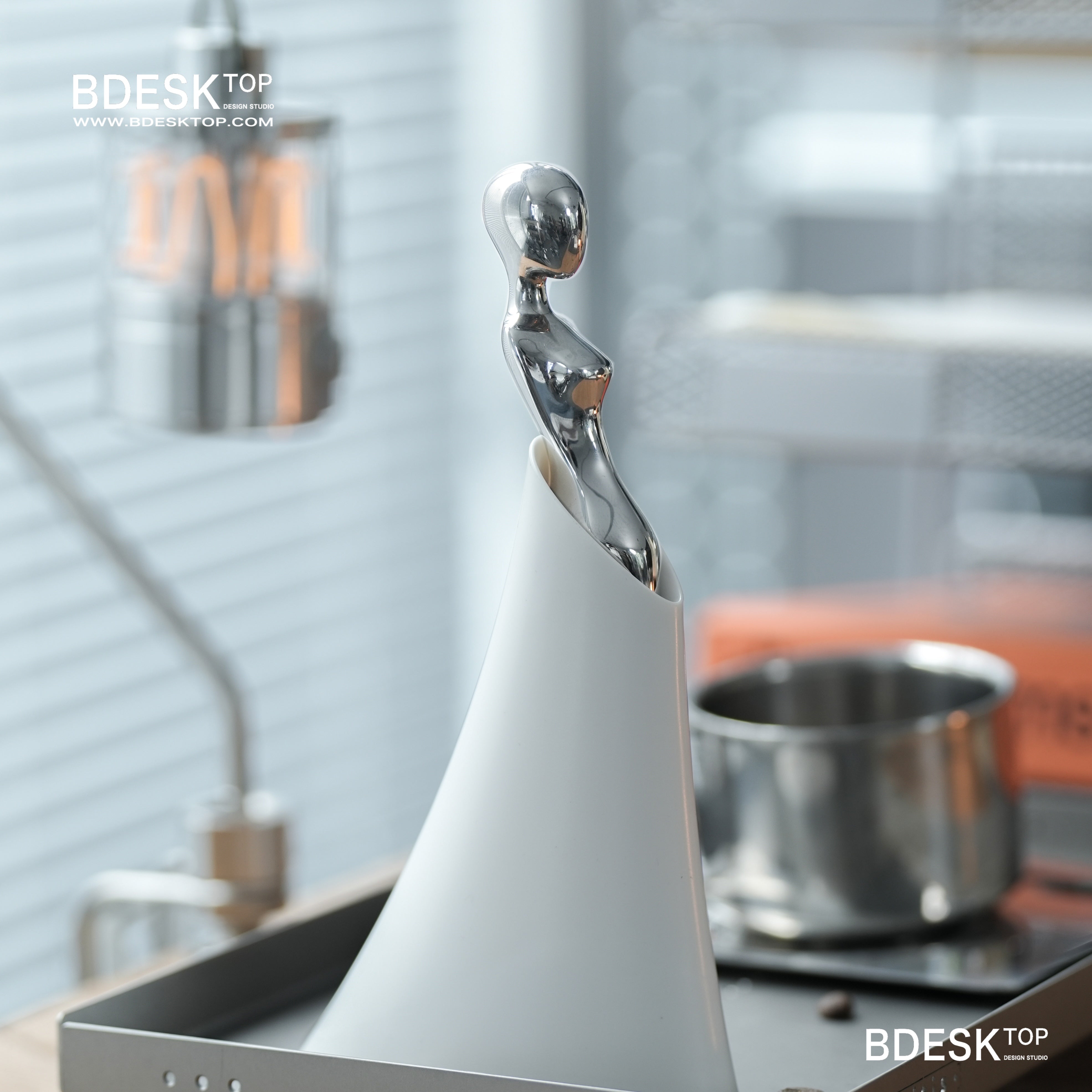 Bdesktop Arcta Blade 01 – Sculptural Fruit Knife with Stand, Artistic Peeler for Kitchen & Gifts