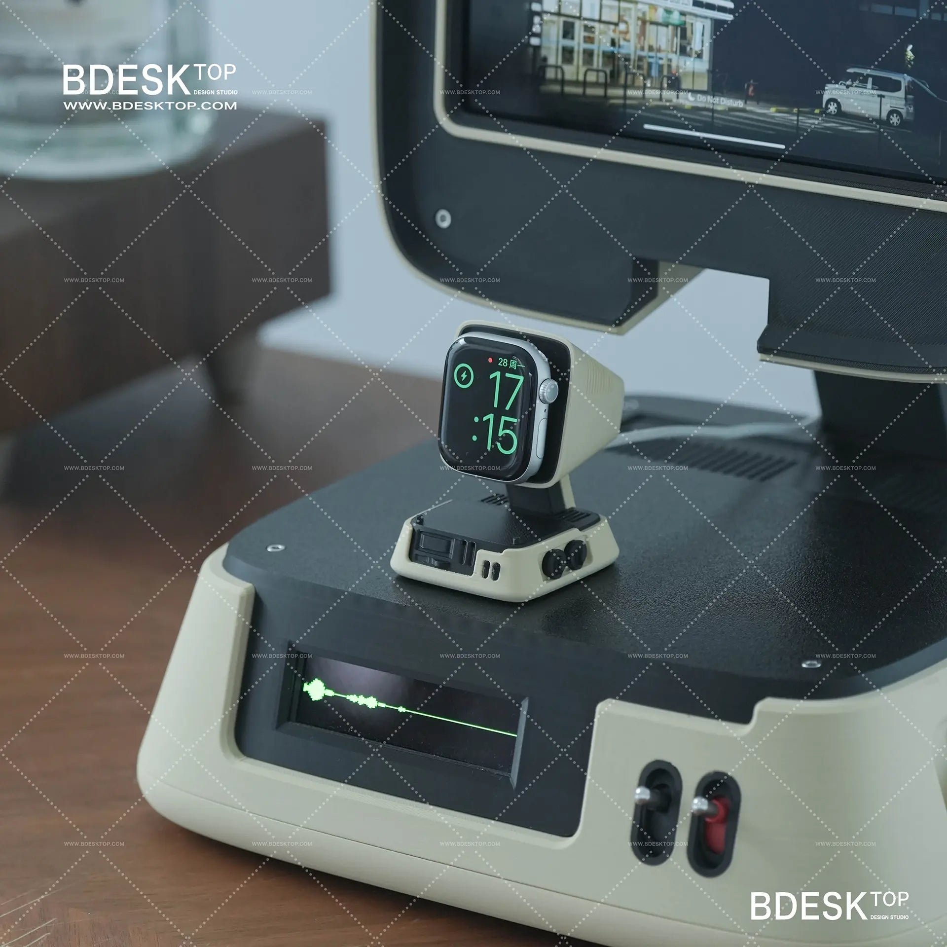 Bdesktop 3D-Printed Workstation Dock – Retro Pyramid Design