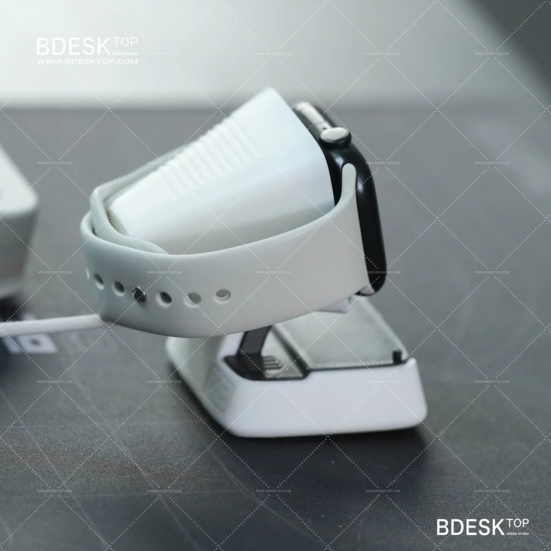 Bdesktop 3D-Printed Pyramid Smartwatch Charging Stand – Retro Industrial Desk Holder