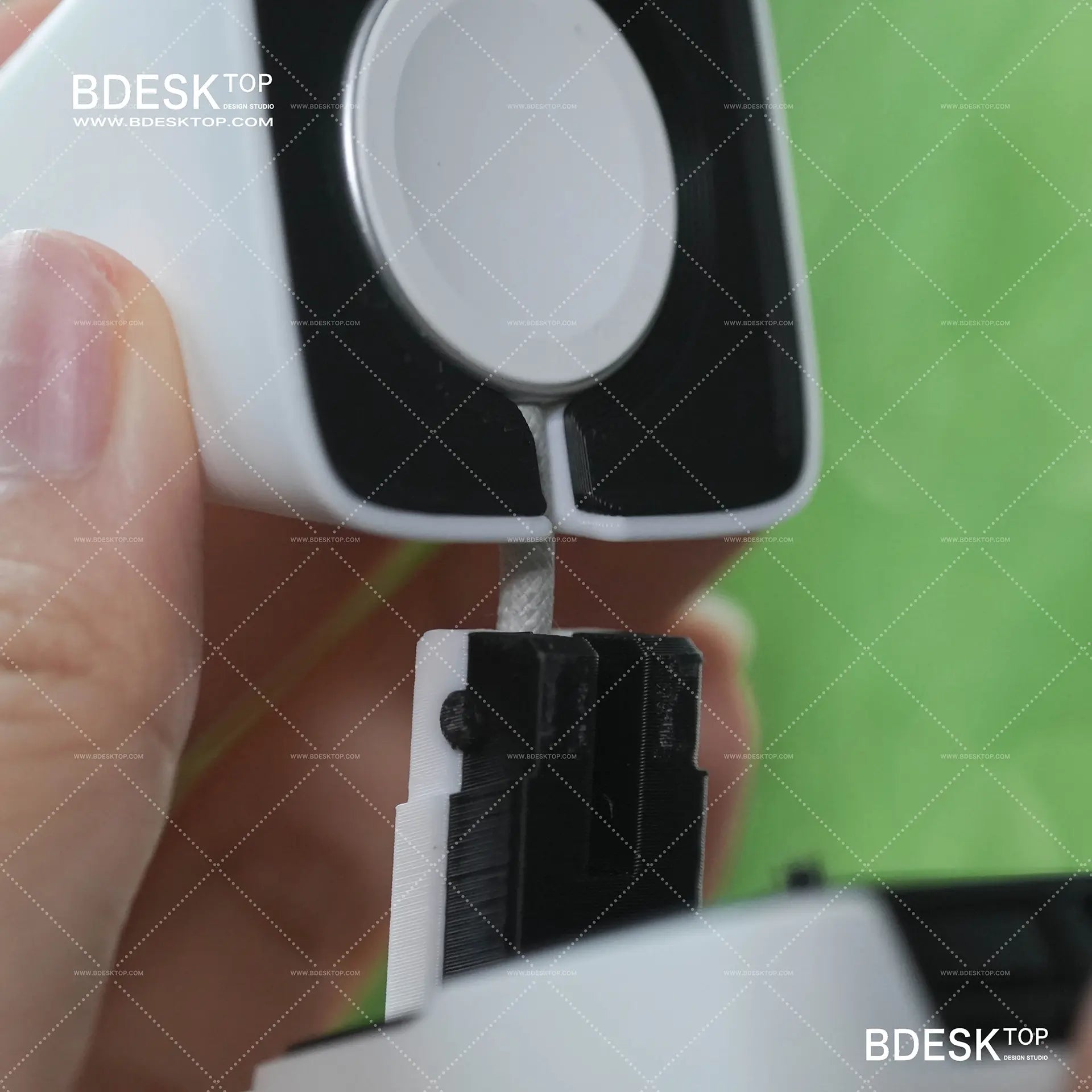 Bdesktop 3D-Printed Pyramid Smartwatch Charging Stand – Retro Industrial Desk Holder