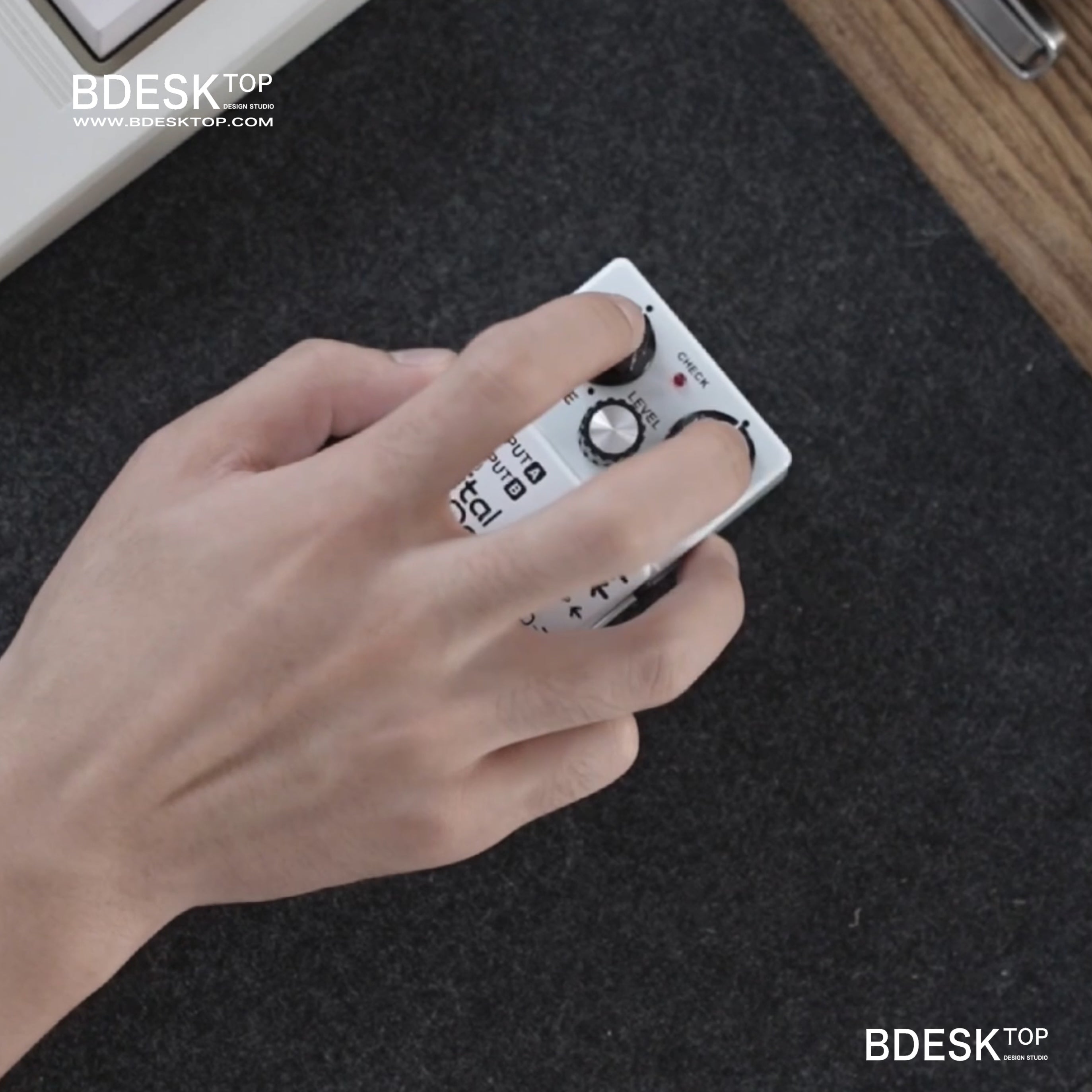 Bdesktop Retro Wireless Mouse – Guitar Pedal Edition