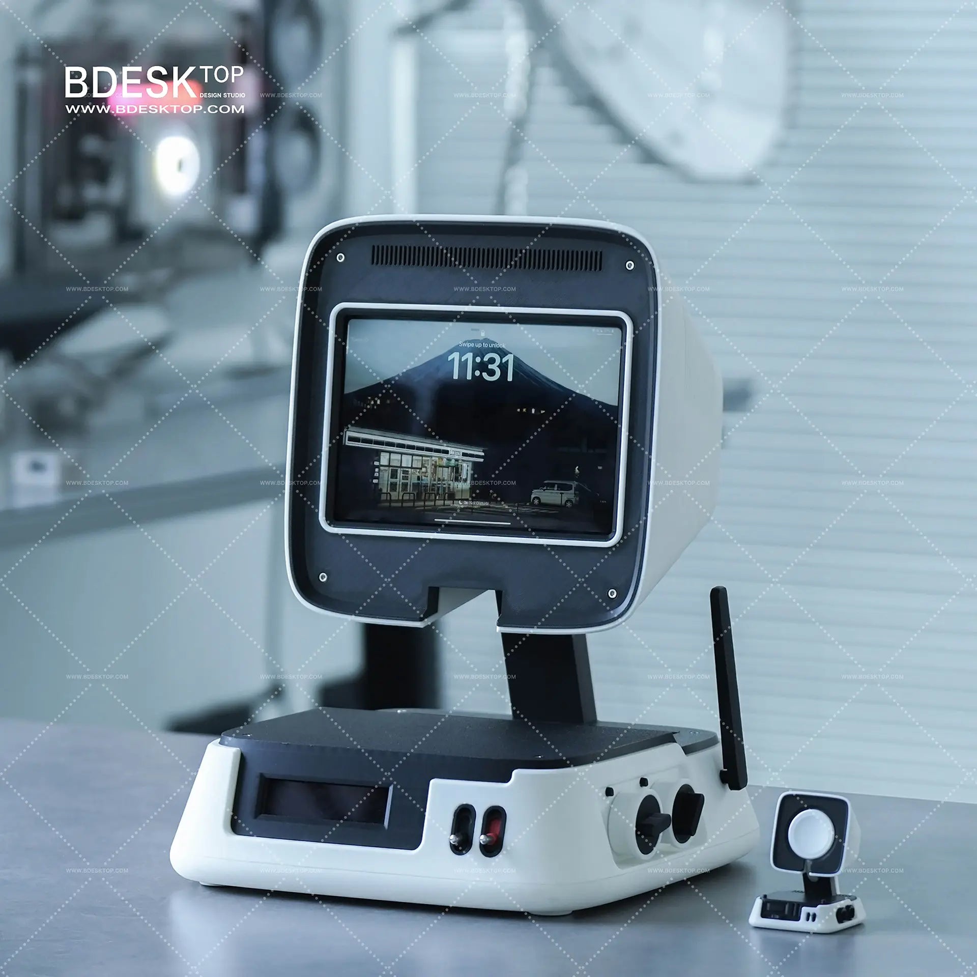 Bdesktop 3D-Printed Workstation Dock – Retro Pyramid Design