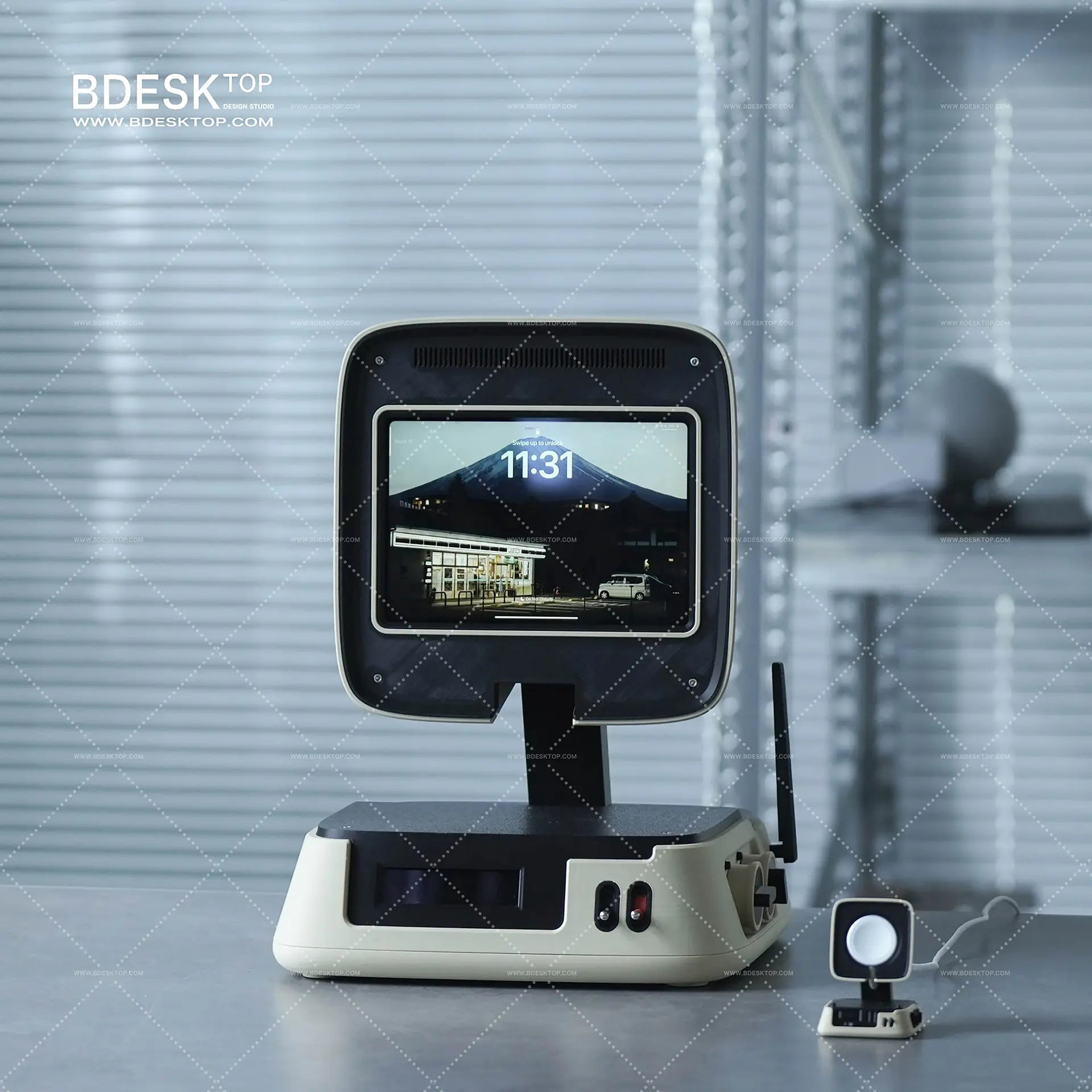 Bdesktop 3D-Printed Workstation Dock – Retro Pyramid Design