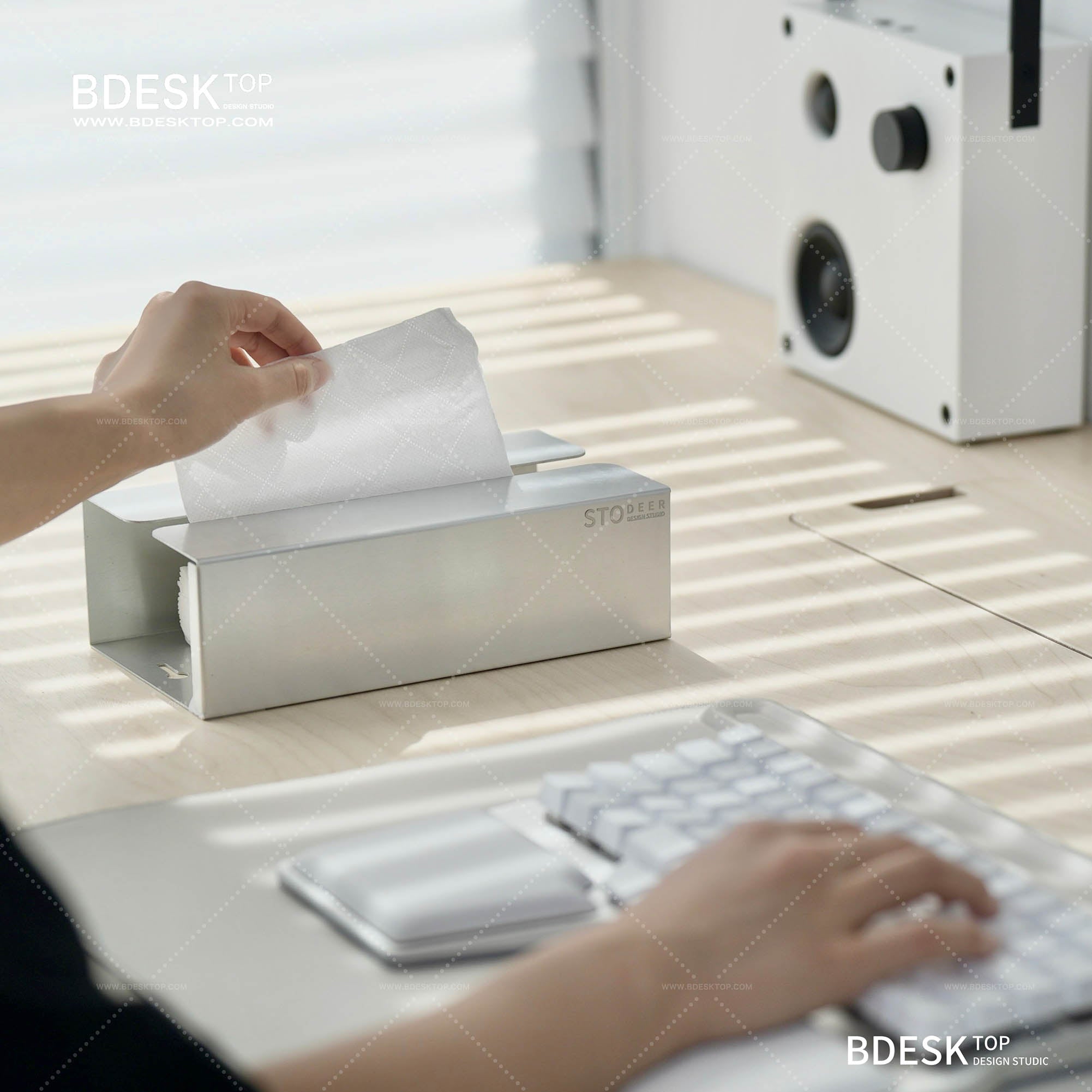 Bdesktop Rectangular Aluminum Tissue Box: Wall-Mountable Hole-Free Paper Towel Holder