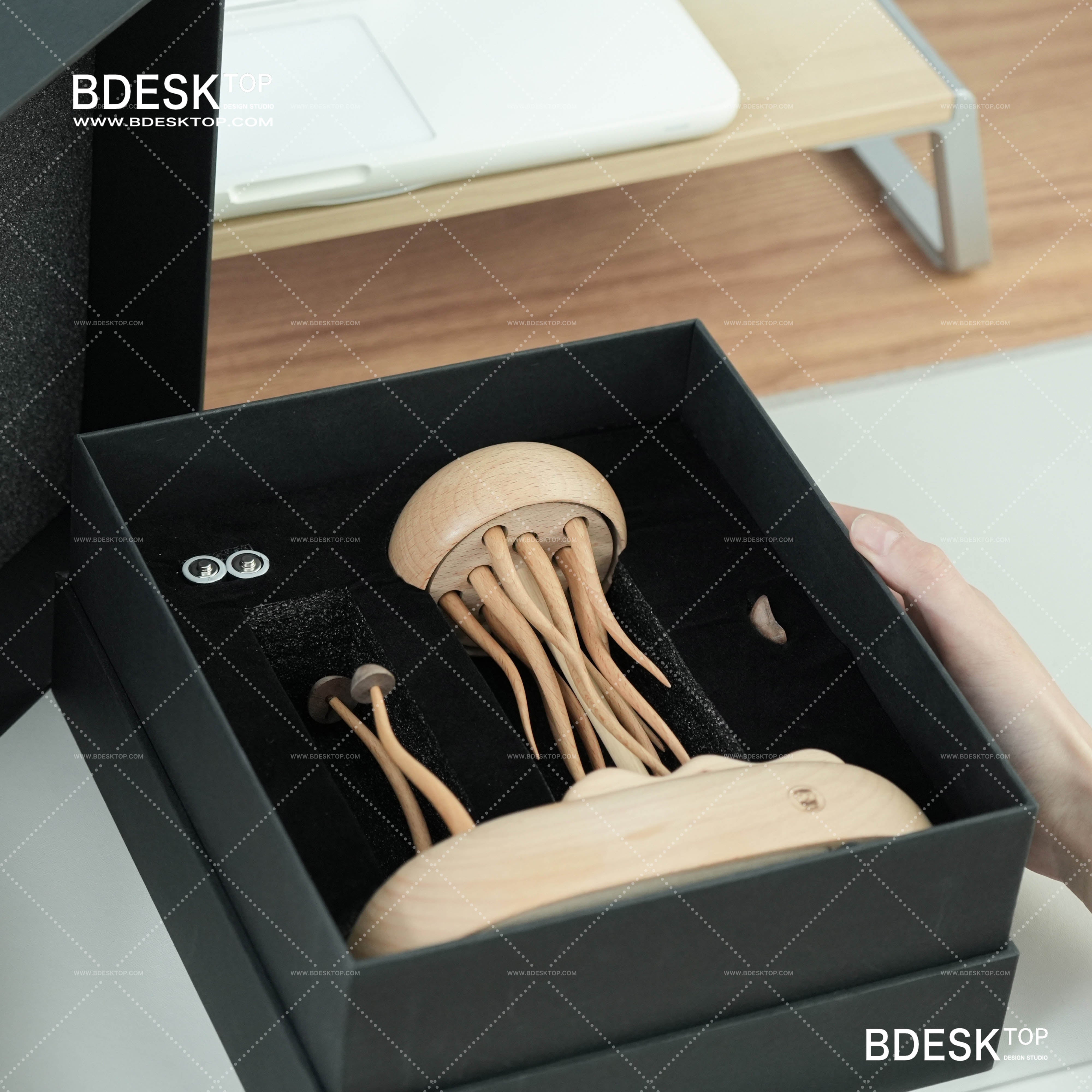 Bdesktop Creative Wooden Mechanical Jellyfish Desk Ornament Handmade Craft Creative Gift